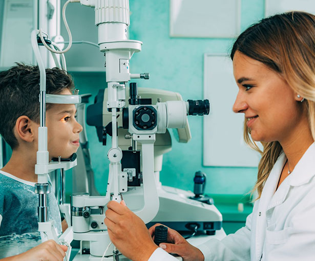VisionQuest-Eye-doctor-checking-eyes
