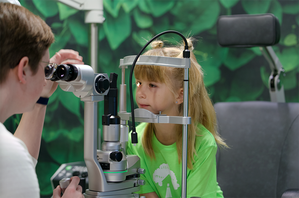 Pediatric Eye Care l VisionQuest Eyecare Eye doctor examing child